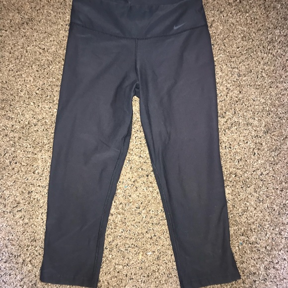 Nike crops - Picture 1 of 1